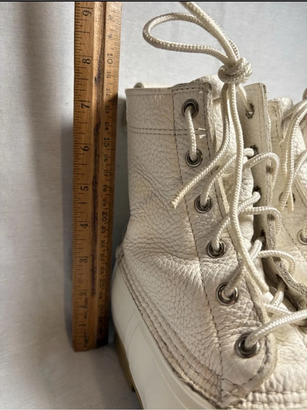 L.L. Bean Women's Off-White Lace-Up Duck Boots with Tan Sole women’s 9.5 men’s 8